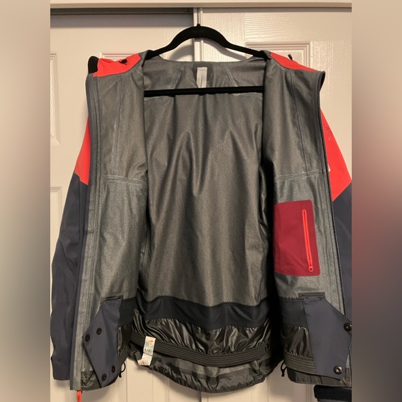 Arc’teryx Sentinal Jacket - Women’s Medium - Picture 3 of 4
